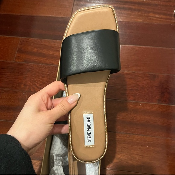Steve Madden Flats, Size 7 1/2 - Picture 1 of 4
